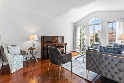 27 Mac Carl Cres, Whitby - Rolling Acres image-0-4