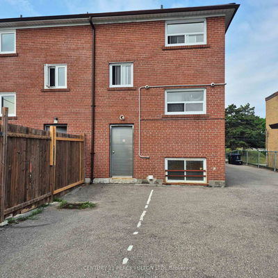 559A Birchmount Rd, Toronto - Clairlea-Birchmount image-0-1