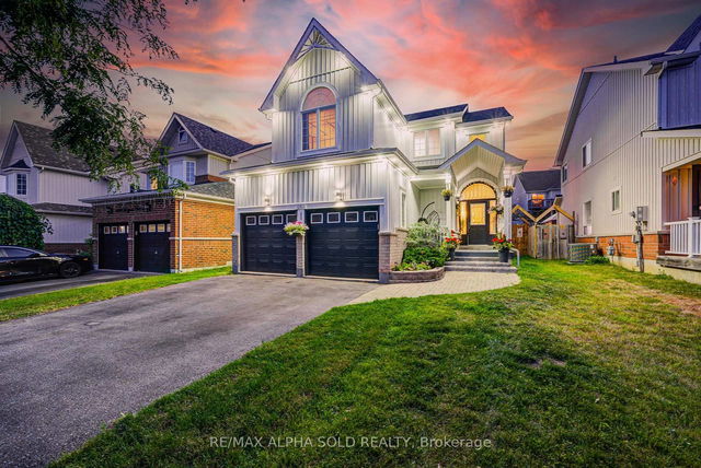 1184 Ashgrove Crescent
