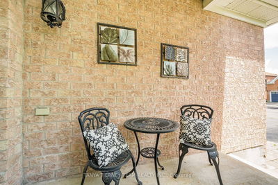 6 Penhurst Dr, Whitby - Brooklin image-0-4