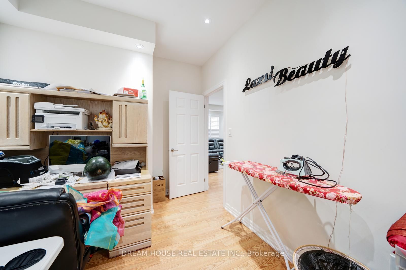 Listing Image 7
