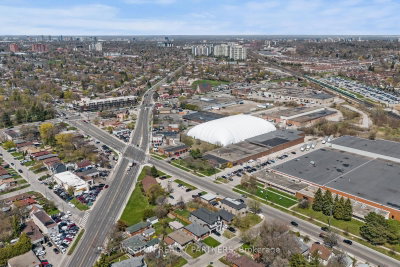 372-374 Kennedy Road — more photos