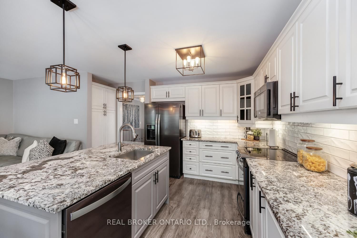Listing Image 10