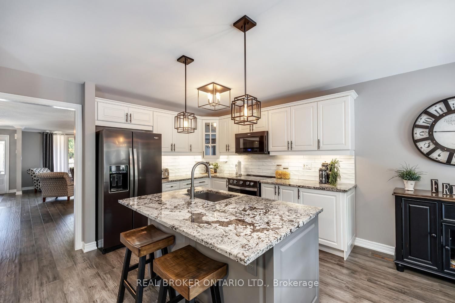 Listing Image 9