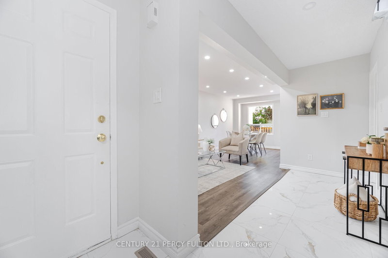 1927 Parkside Dr, Pickering, L1V 3N6 | Image 2