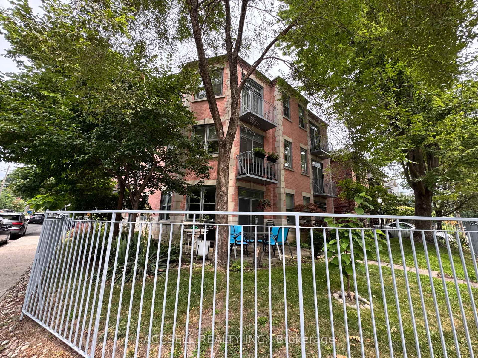 Listing Image 3