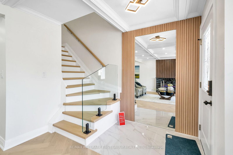 195 Castlebar Cres, Oshawa, L1J 7B3 | Image 2