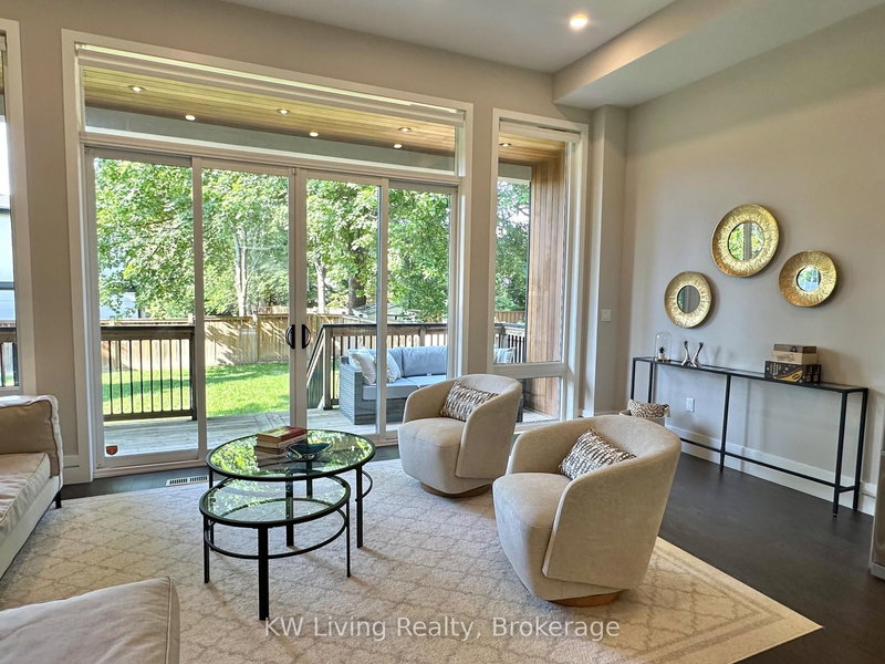 18 Ferris Rd, Toronto, M4B 1G1 | Image 2