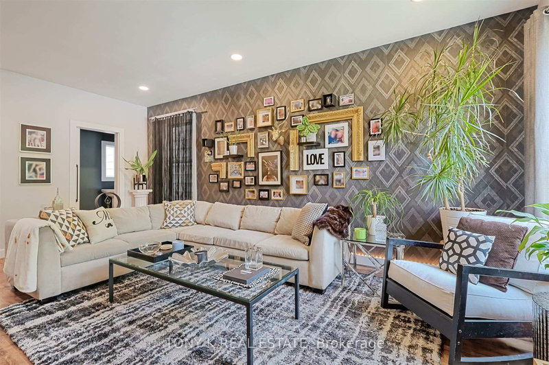 71 Madelaine Ave, Toronto, M1L 2X6 | Image 2