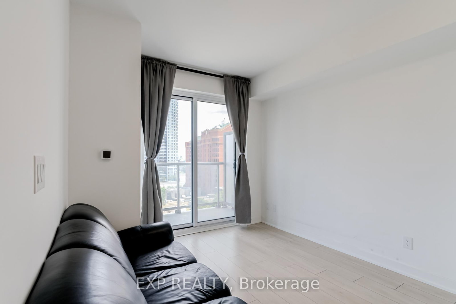 2033 Kennedy Road, Unit 907 - Photo 7