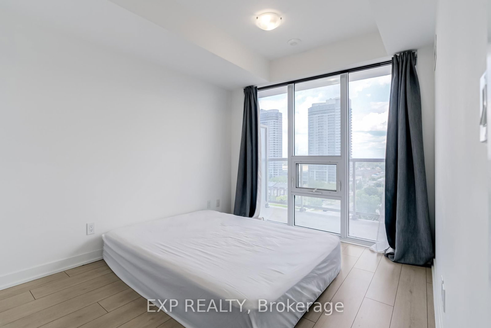 2033 Kennedy Road, Unit 907 - Photo 8