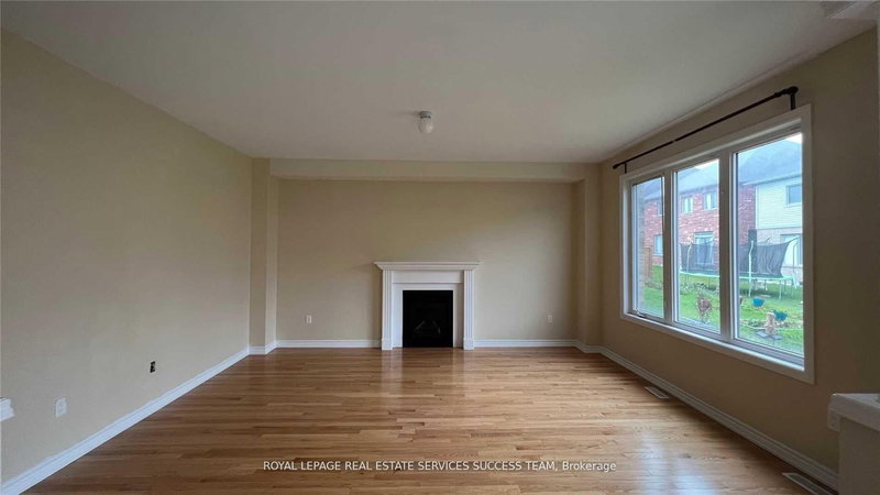 1915 Douglas Langtree Dr, Oshawa, L1K 0Y6 | Image 2