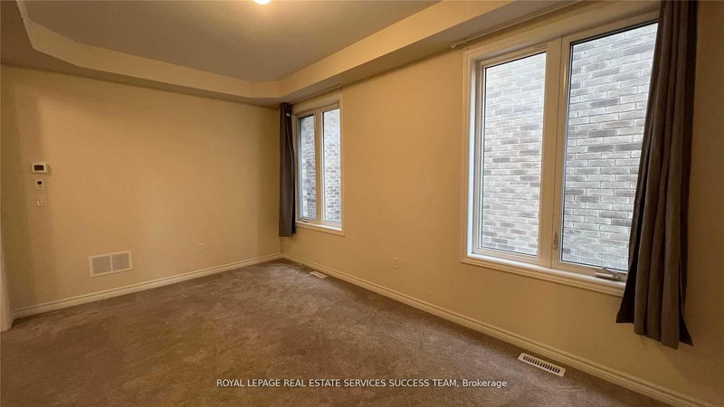 1915 Douglas Langtree Dr, Oshawa, L1K 0Y6 | Image 3