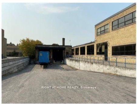 15 Curity Ave, Toronto, M4B 1X4 | Image 2