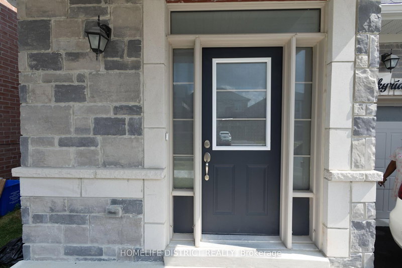 1085 Skyridge Blvd, Pickering, L1X 0M8 | Image 3