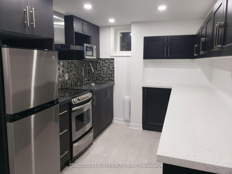 Lower - 88 Harris Ave, Toronto, M4C 1P6 | Image 2