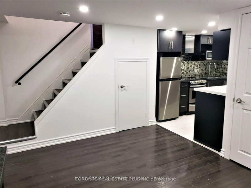 Lower - 88 Harris Ave, Toronto, M4C 1P6 | Image 3