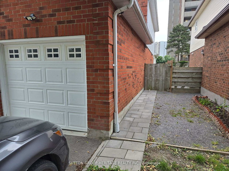 B - 36 Plumridge Crt, Ajax, L1S 3Z8 | Image 2
