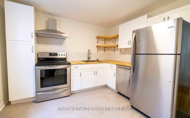 Upper - 368 Main St, Toronto, M4C 4X8 | Image 2