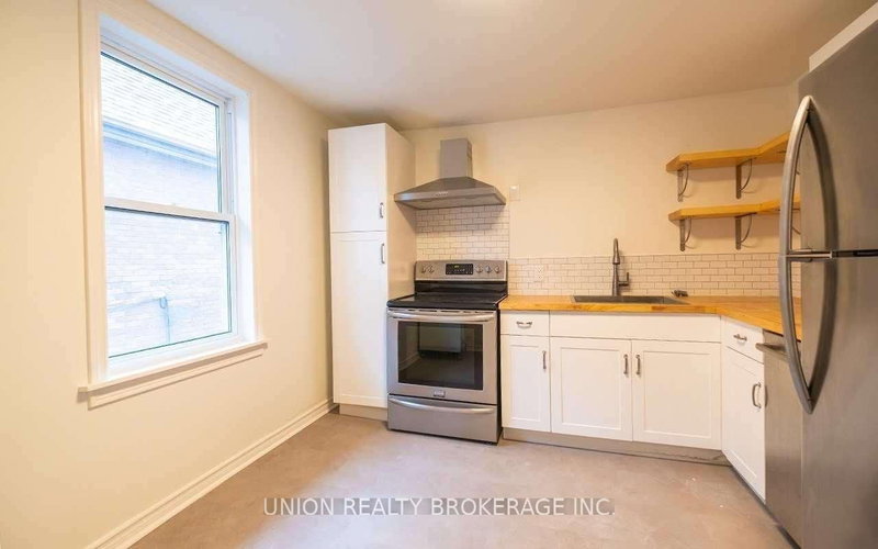 Upper - 368 Main St, Toronto, M4C 4X8 | Image 3