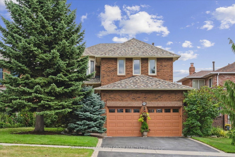 204 Lake Driveway W, Ajax, L1S 4Y8 | Image 2