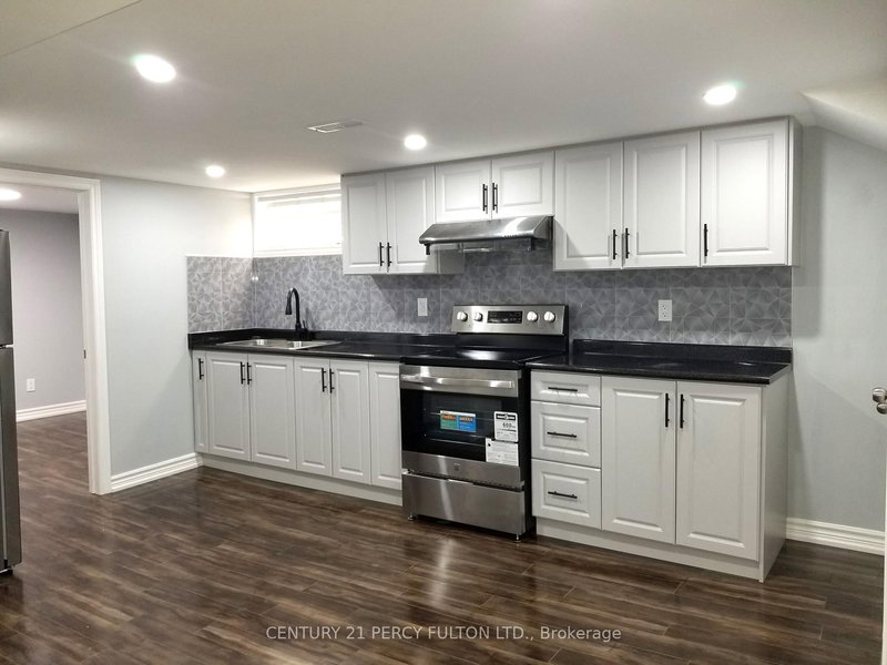 1033 Centre St N, Whitby, L1N 4V4 | Image 2