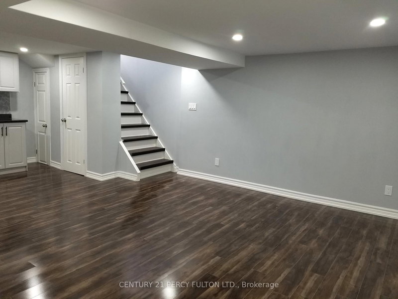 1033 Centre St N, Whitby, L1N 4V4 | Image 3