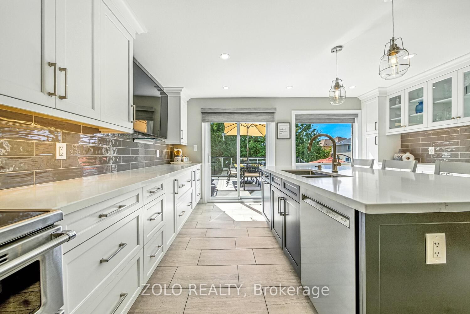 Listing Image 12