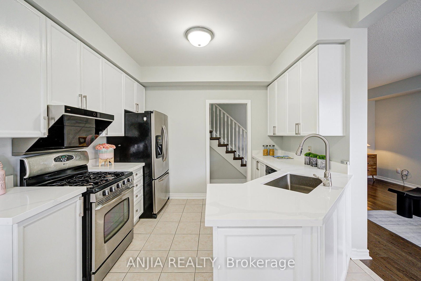 Listing Image 14