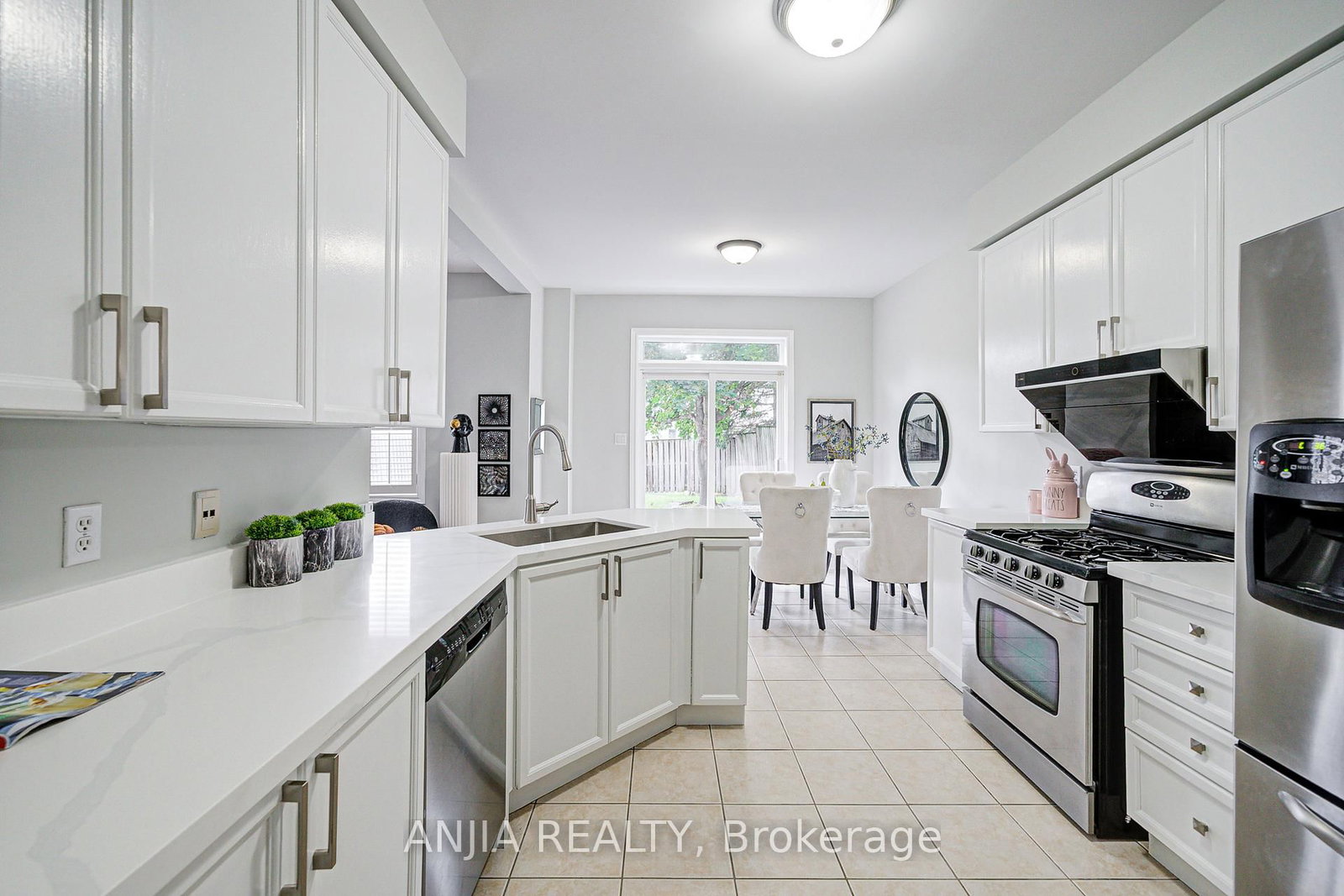 Listing Image 15