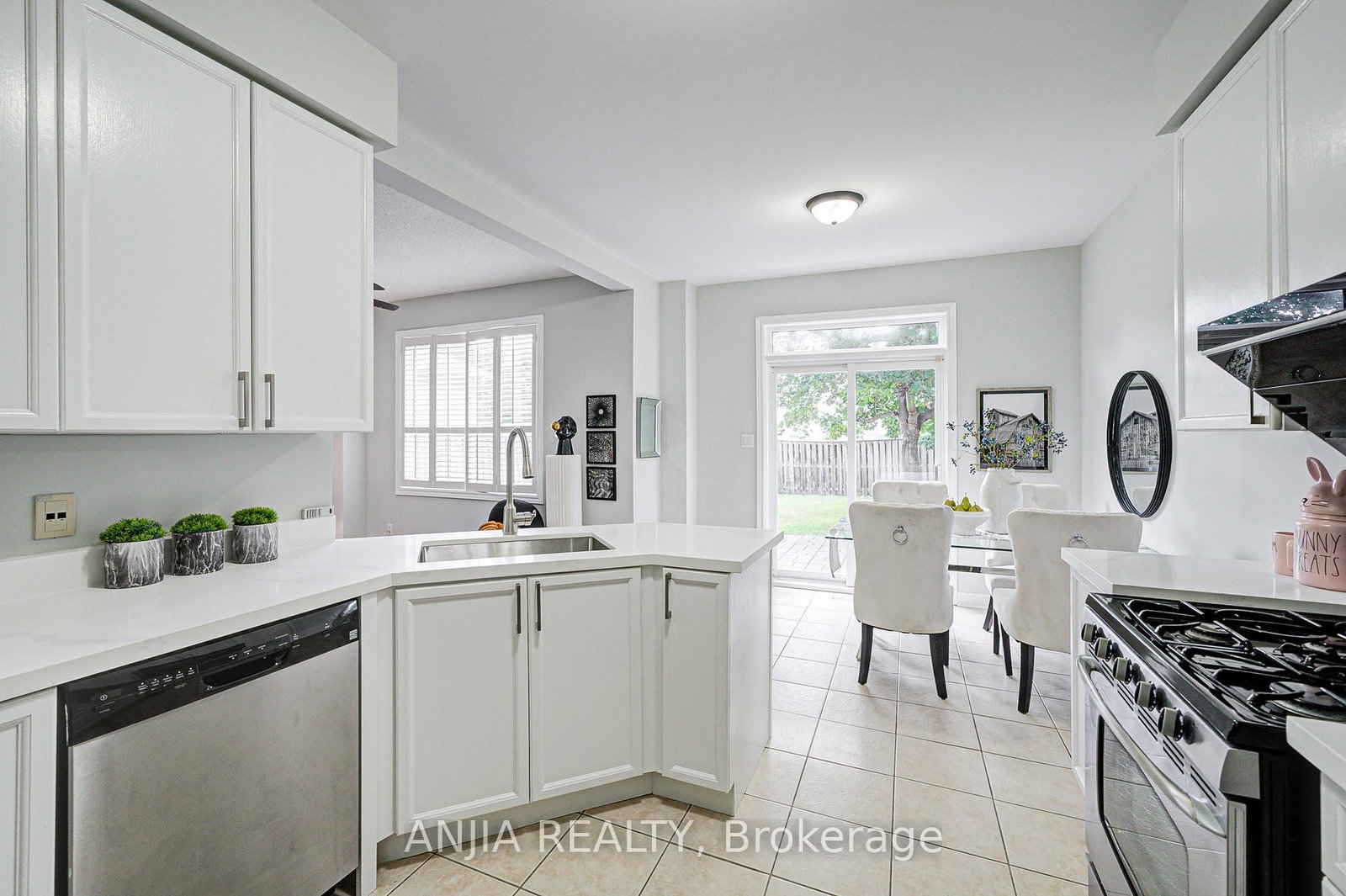 Listing Image 16