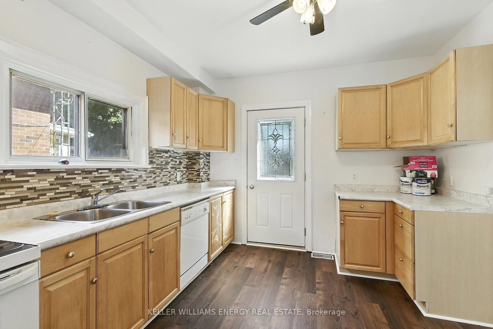 Listing Image 9