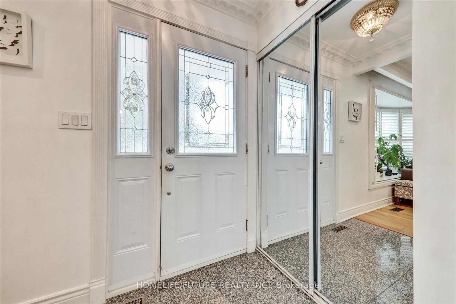 Listing Image 10