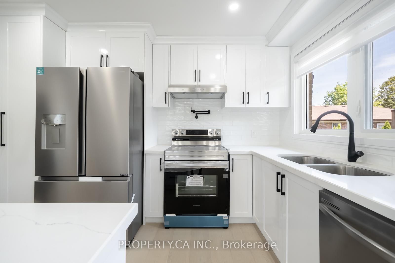 Detached House sold at 33 Moorecroft Crescent, Toronto, Ontario, M1K 3T9 - Ionview - MLS: E12374676