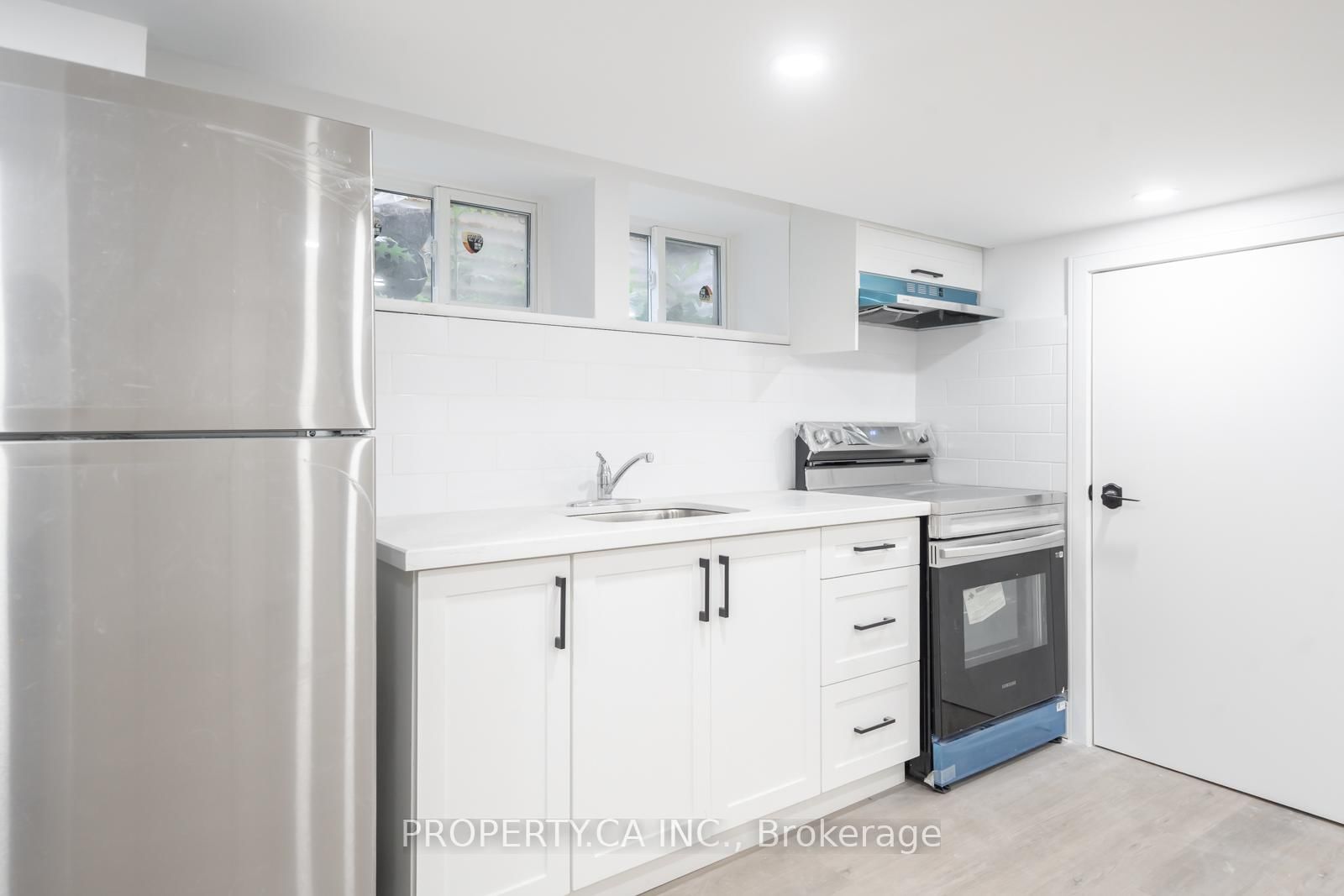 Detached House sold at 33 Moorecroft Crescent, Toronto, Ontario, M1K 3T9 - Ionview - MLS: E12374676