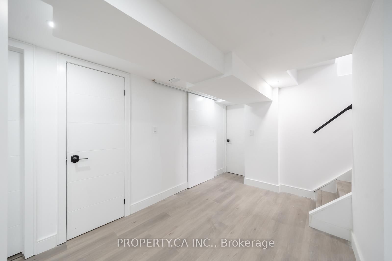 Detached House sold at 33 Moorecroft Crescent, Toronto, Ontario, M1K 3T9 - Ionview - MLS: E12374676