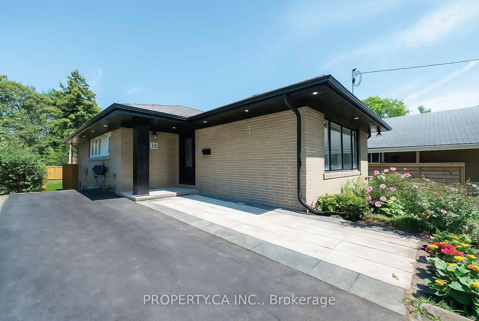 Detached House sold at 33 Moorecroft Crescent, Toronto, Ontario, M1K 3T9 - Ionview - MLS: E12374676