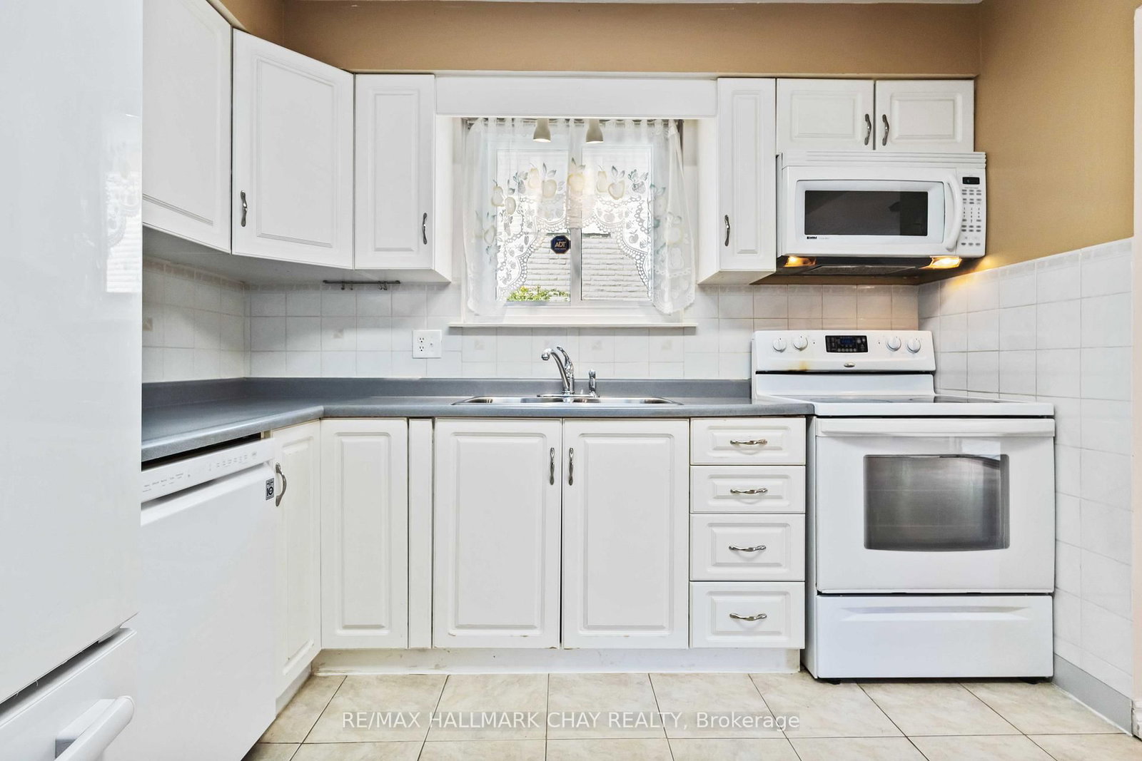 Listing Image 12