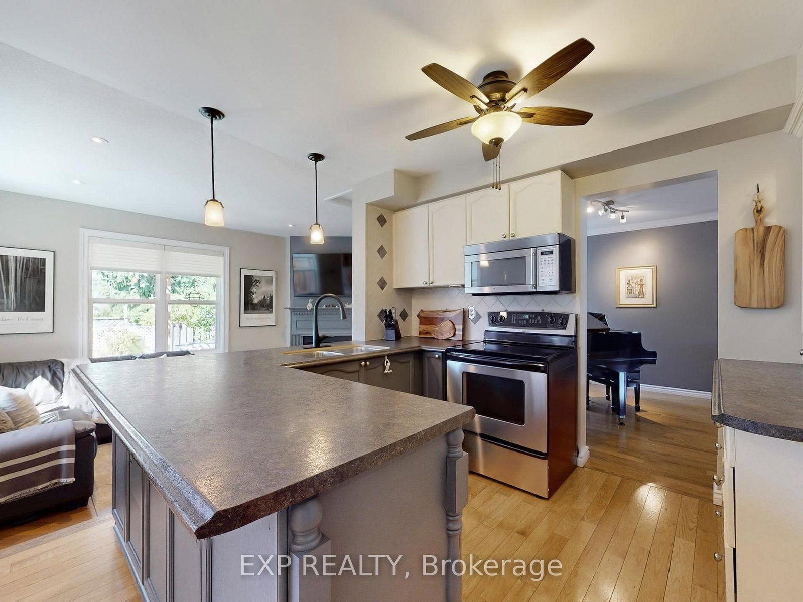 Listing Image 5