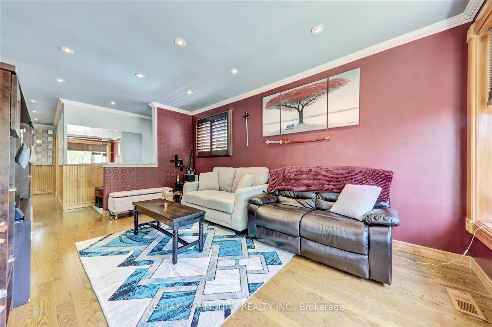 Listing Image 11