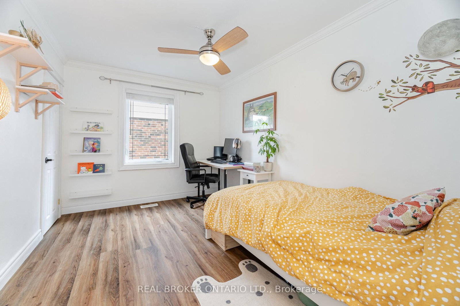 Listing Image 12