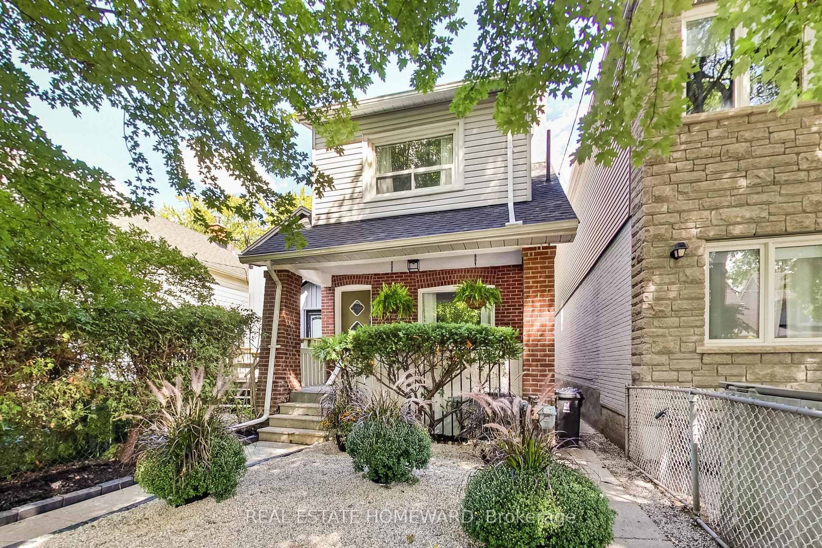 Listing photo 2