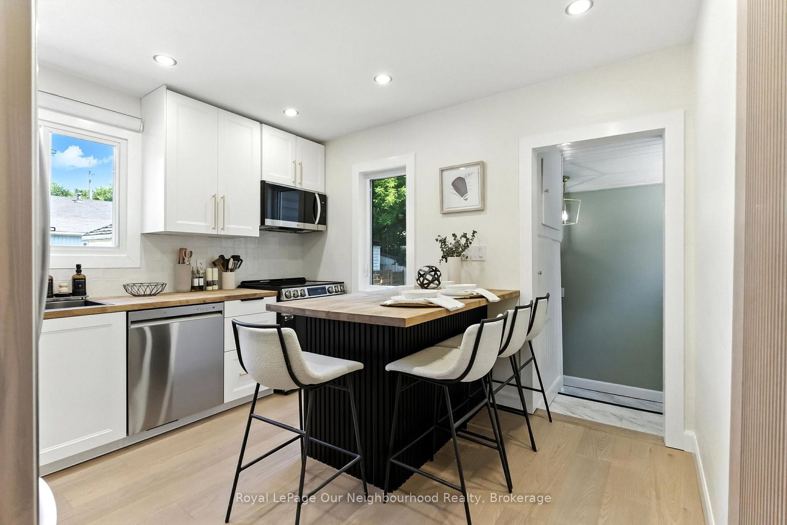 Listing Image 15