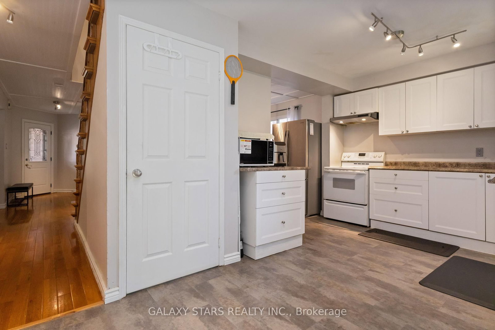 Listing Image 19