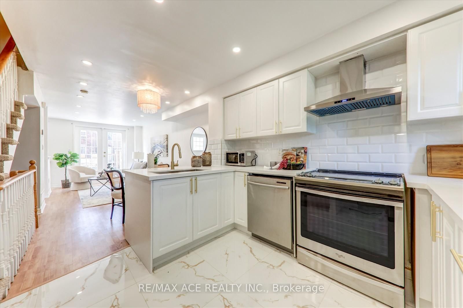 Listing Image 11