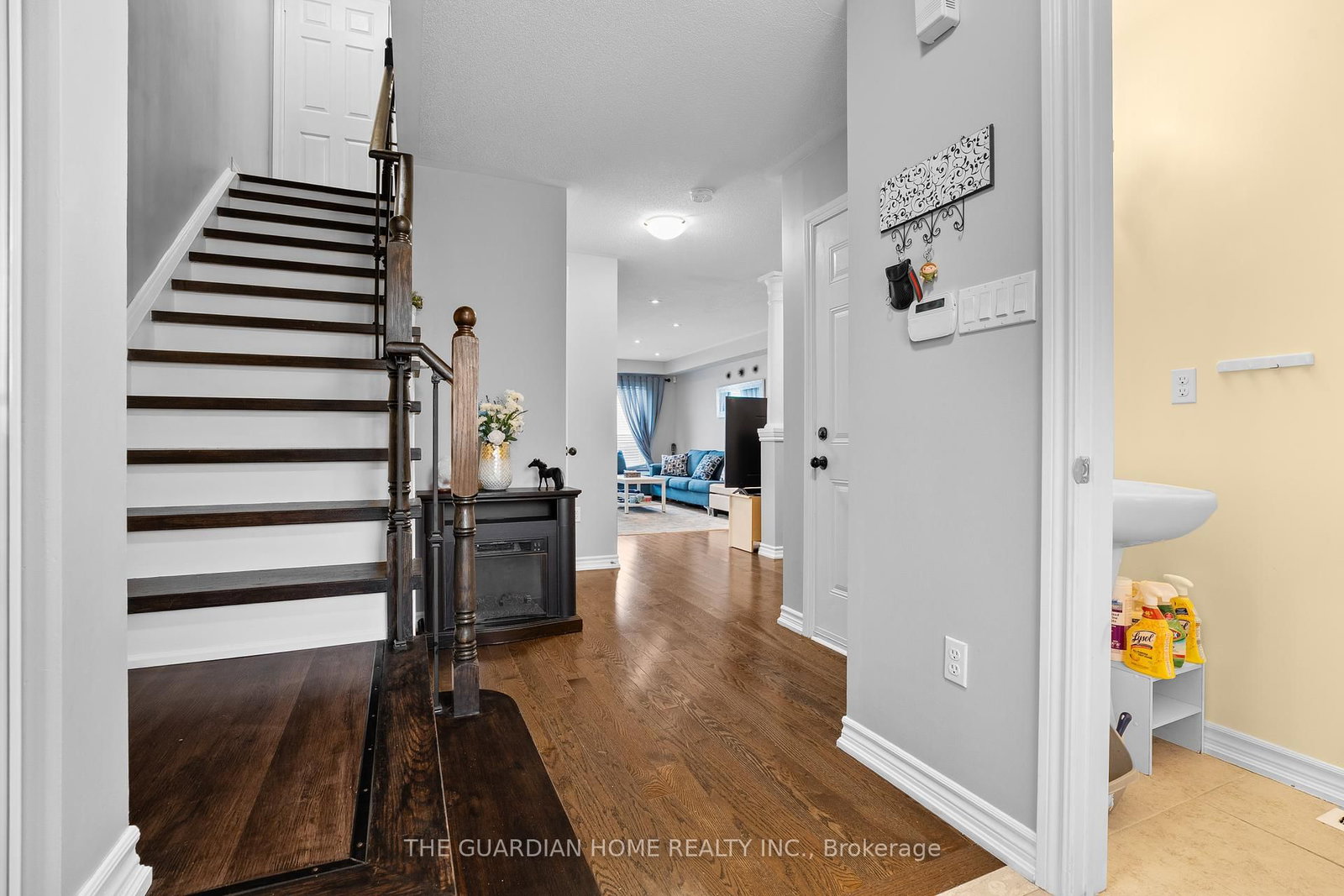 Listing Image 5