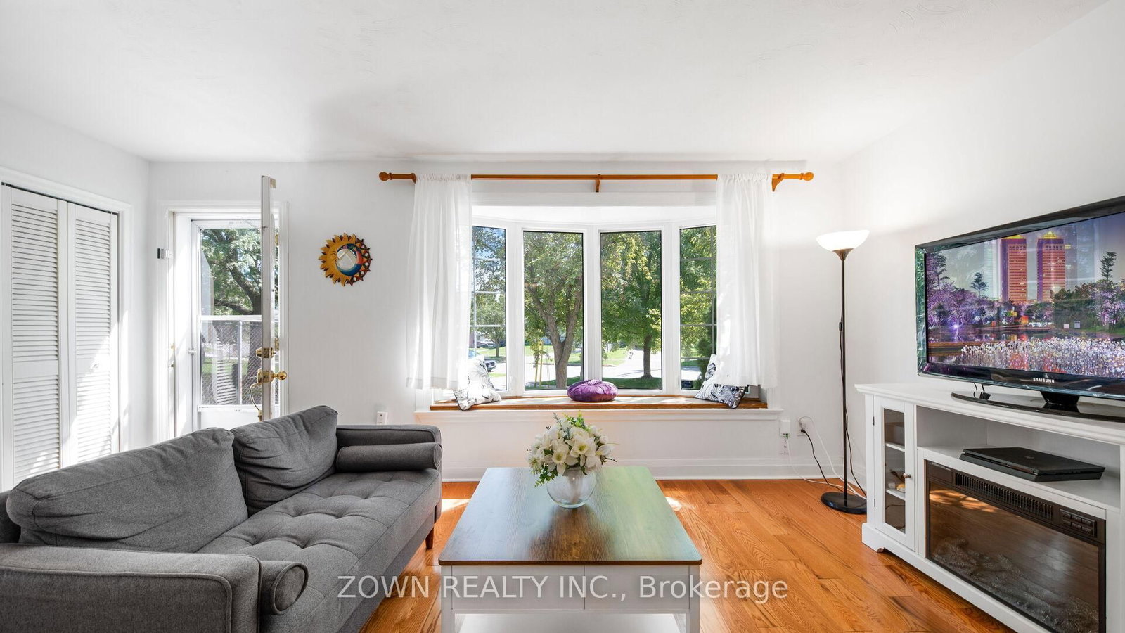 Listing Image 12