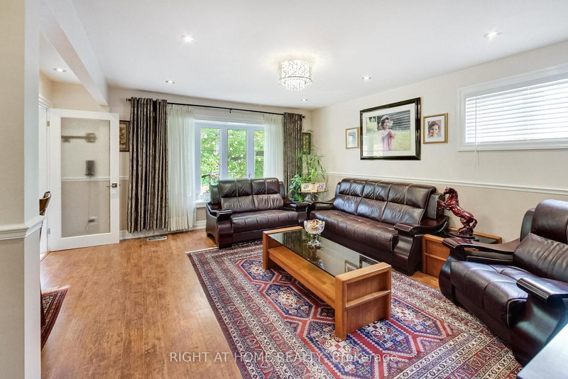 8 Suraty Ave, Toronto, M1P 4E1 | Image 2
