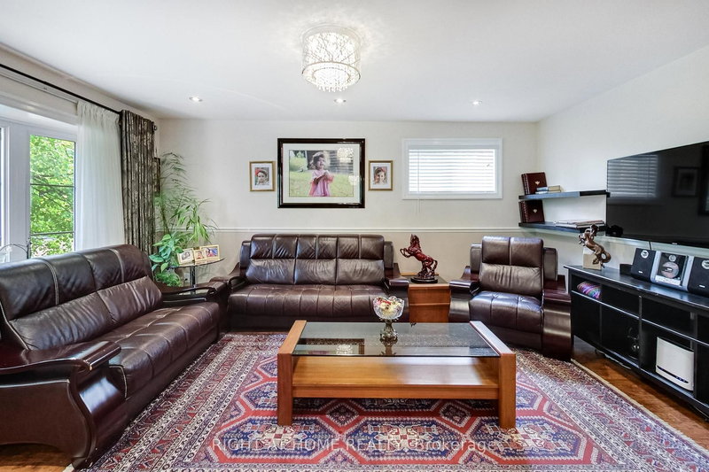 8 Suraty Ave, Toronto, M1P 4E1 | Image 3