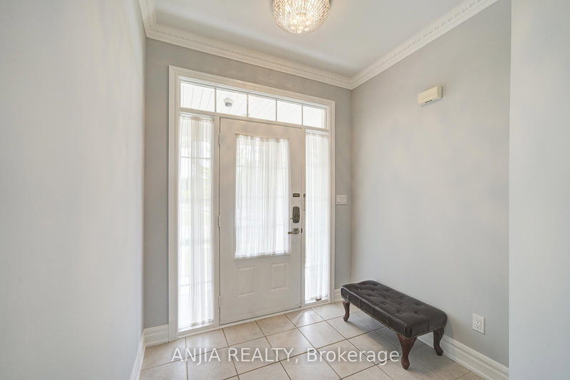 10 Thistledown Cres, Whitby, L1R 3P2 | Image 3